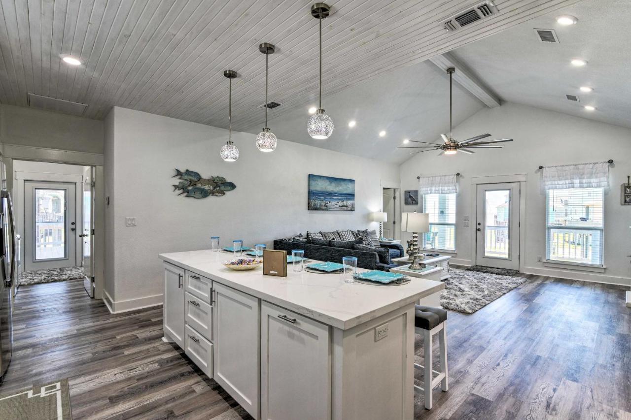 Bolivar Peninsula Beach House, Steps To Coast Exterior photo